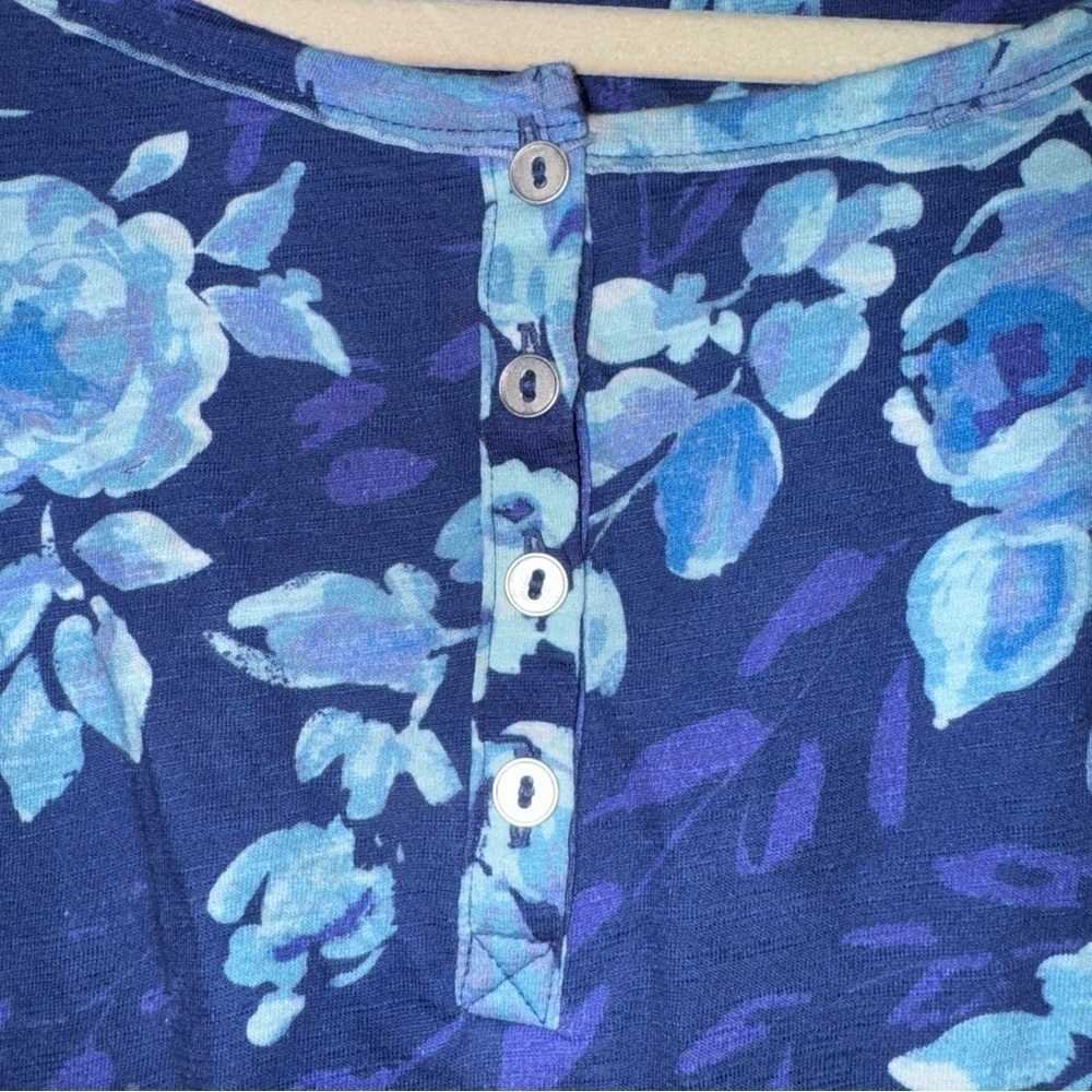 SUNDANCE Rosey Delights Henley Metallic Buttons Floral Top Blue Size Medium - Picture 10 of 15